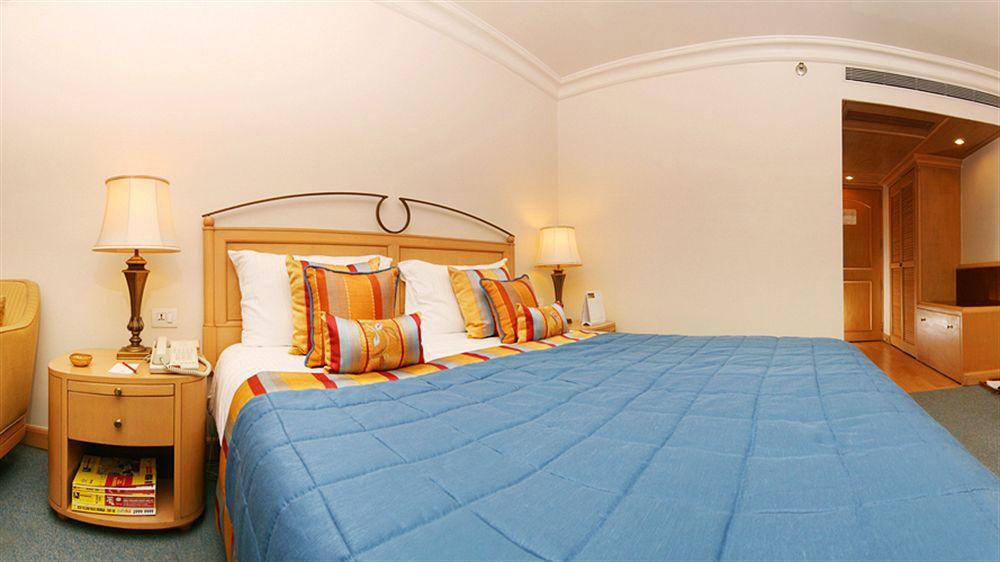 The Orchid Hotel Mumbai Vile Parle מראה חיצוני תמונה A bedroom at the hotel