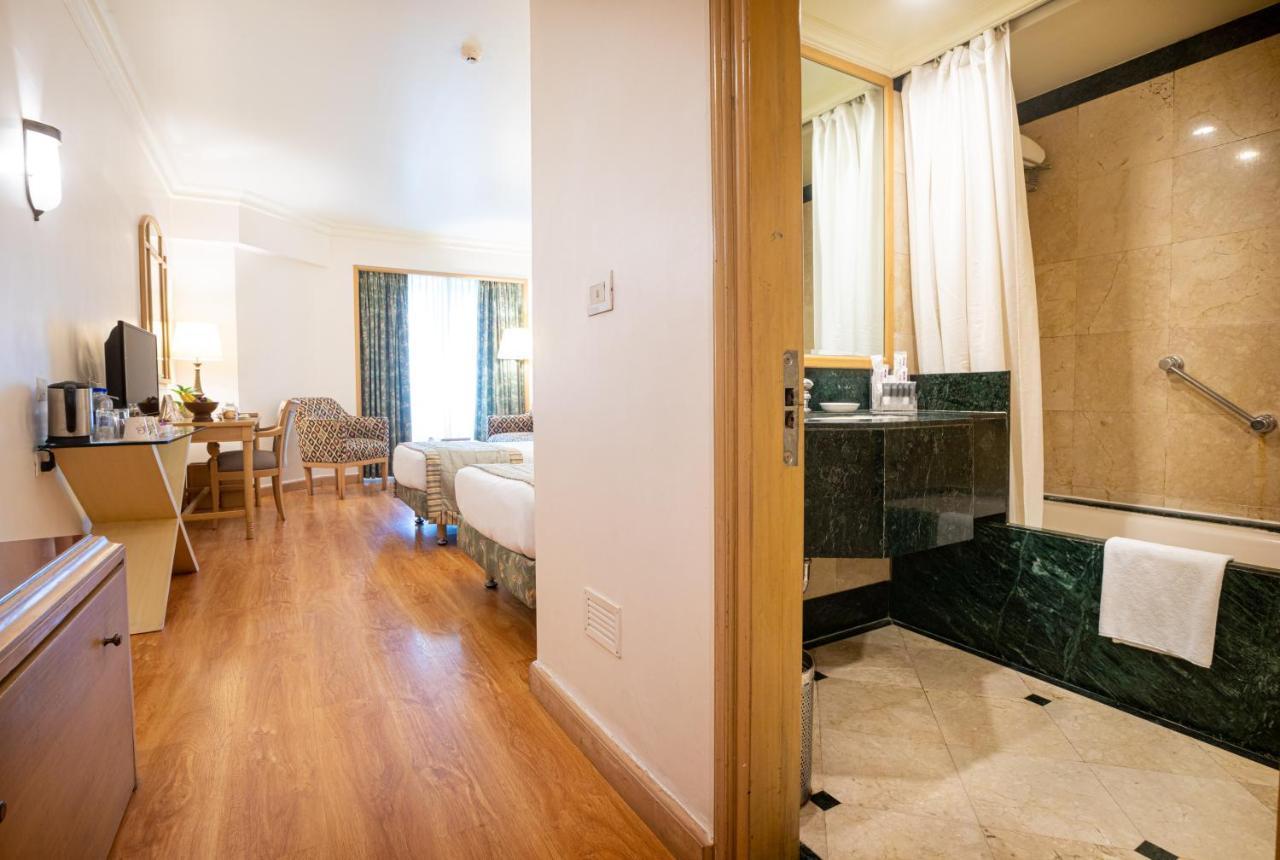 The Orchid Hotel Mumbai Vile Parle מראה חיצוני תמונה A room at the hotel