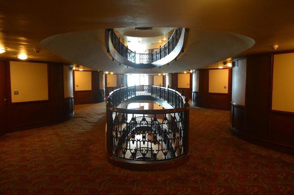 The Orchid Hotel Mumbai Vile Parle מראה חיצוני תמונה Interior of the hotel