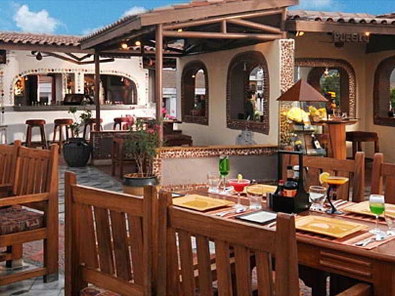 The Orchid Hotel Mumbai Vile Parle מסעדה תמונה A restaurant in the resort