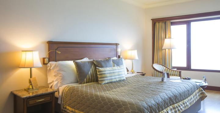 The Orchid Hotel Mumbai Vile Parle מראה חיצוני תמונה A bedroom at the hotel