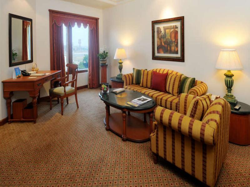 The Orchid Hotel Mumbai Vile Parle מראה חיצוני תמונה A living room in a suite at the Taj Bengal