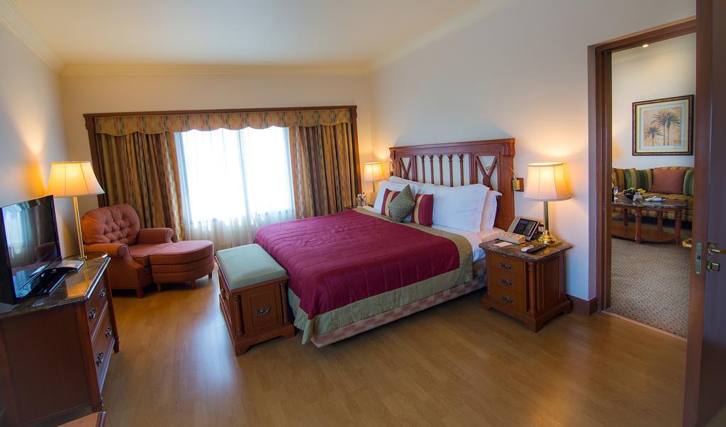 The Orchid Hotel Mumbai Vile Parle מראה חיצוני תמונה A bedroom at the Taj Bengal