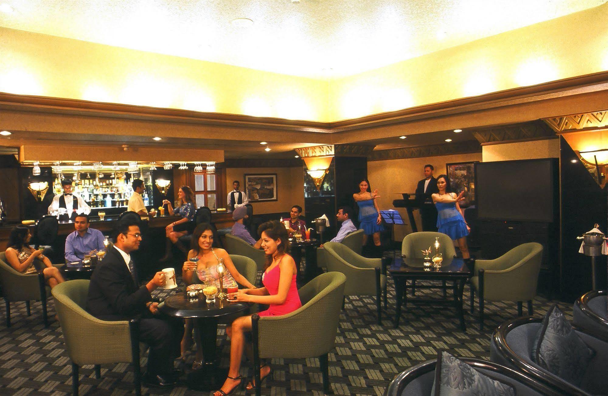 The Orchid Hotel Mumbai Vile Parle מסעדה תמונה The bar at the Oberoi Mumbai