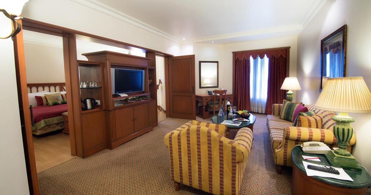 The Orchid Hotel Mumbai Vile Parle מראה חיצוני תמונה A suite at the Taj Mahal Palace, Mumbai