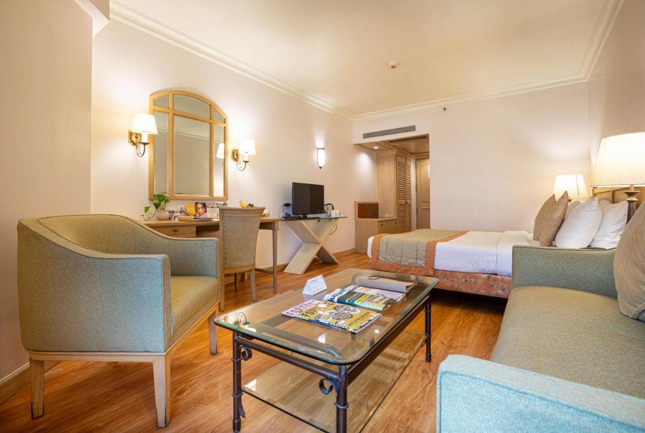 The Orchid Hotel Mumbai Vile Parle מראה חיצוני תמונה A room at the hotel