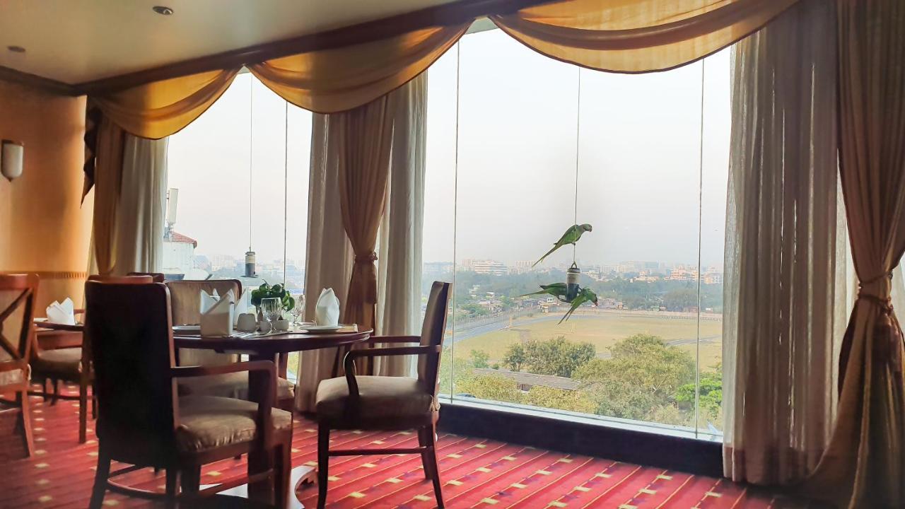 The Orchid Hotel Mumbai Vile Parle מראה חיצוני תמונה Parrots at the hotel